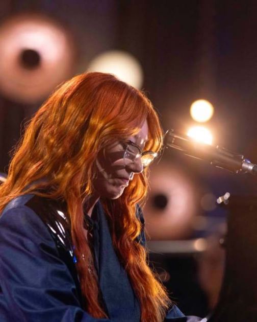 Tori Amos Covers Bob Dylan And Performs New Single For The First Time In Radio 2 Piano Room