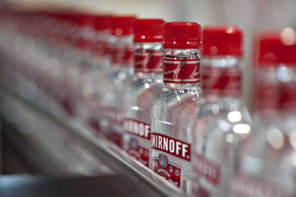 Diageo Cuts Outlook in Early Challenge for New CEO Lewis