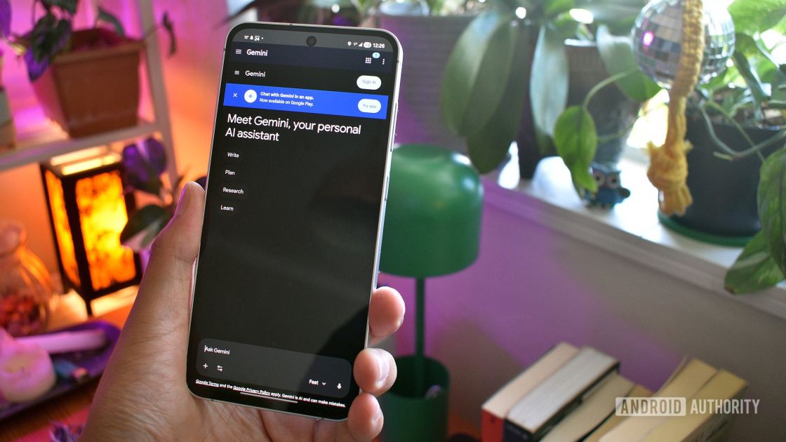 My new favorite AI-powered app switches between 70+ AI chatbots with a tap