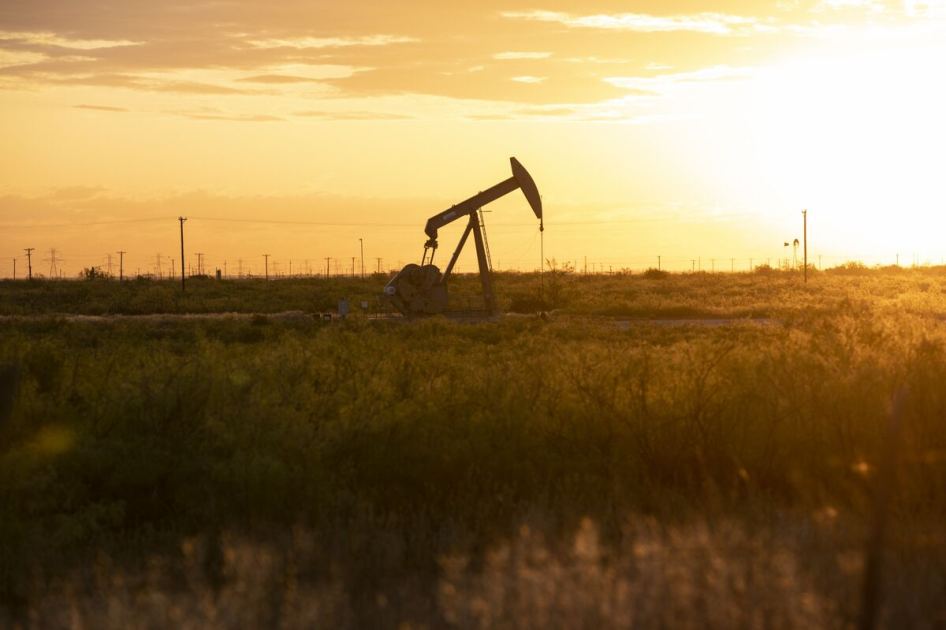 Crude Oil Extends Advance, Asian Stocks Decline: Markets Wrap