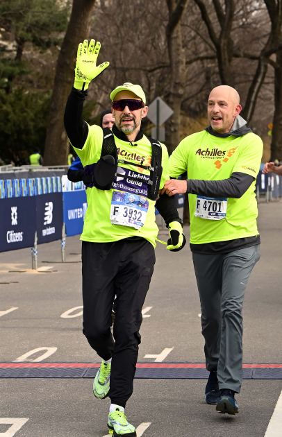 This Blind Runner Ran a Half Marathon—with His Glasses Giving Him Directions
