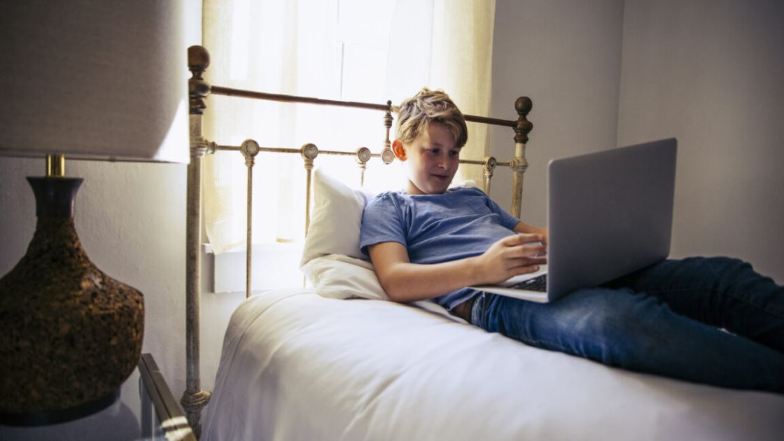 Boy developed "toasted skin" condition from using a laptop every day