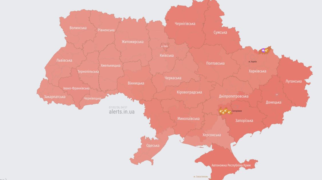 РФ атакує Україну дронами та ракетами: в кількох областях лунають вибухи