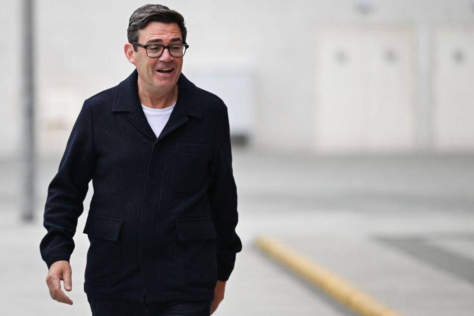 Gilts Slump as Investors Brace for Burnham Challenge to Starmer
