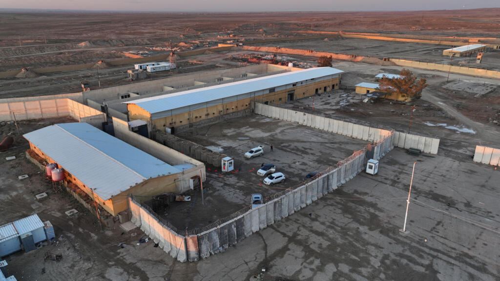 US begins transfer of up to 7,000 IS group detainees from Syria to Iraq
