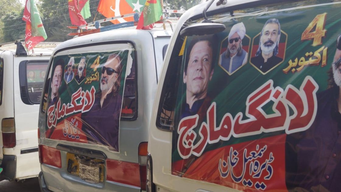 Supporters of Imran Khan begin ‘long march’ to Islamabad