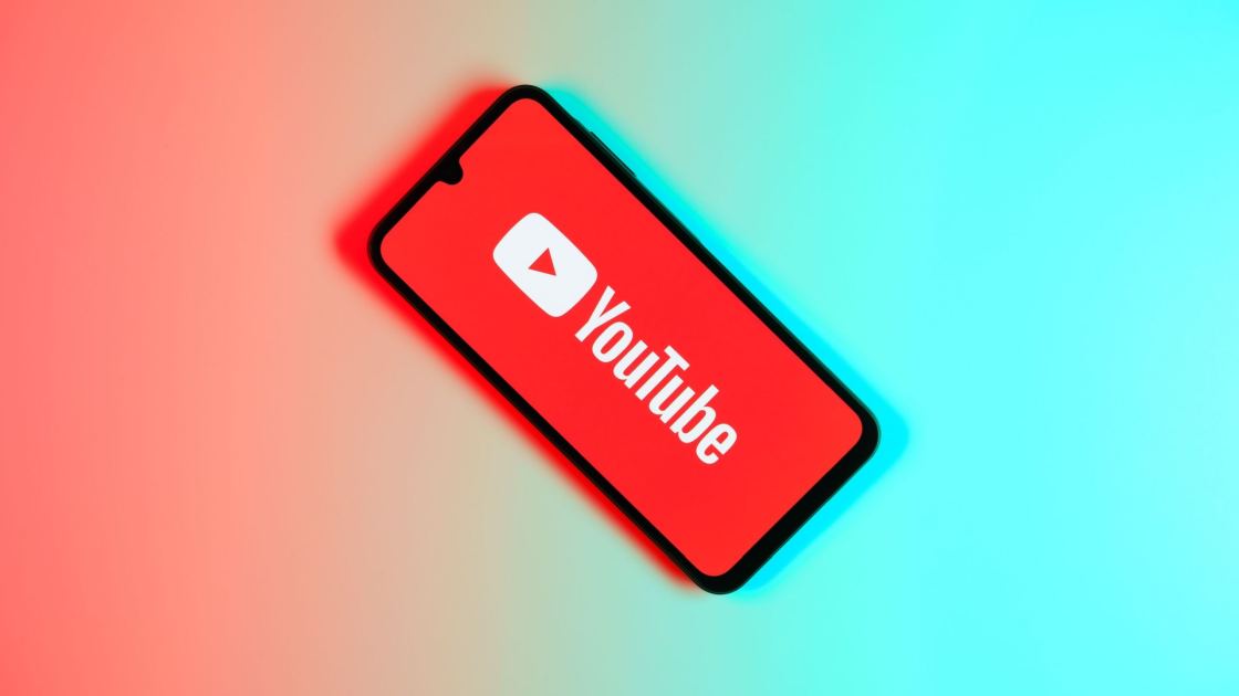 I finally found a way around the infuriating YouTube fullscreen bug