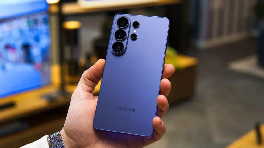 Somebody already got the Galaxy S26 Ultra in the flesh days before the rest of us