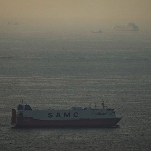 Iran Keeps a Tight Grip on Strait of Hormuz, Pressuring Shipping and Energy Sectors