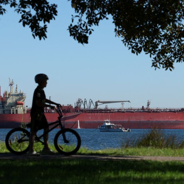 Oil Prices Recede and Stocks Gain as Investors Eye Peace Talks