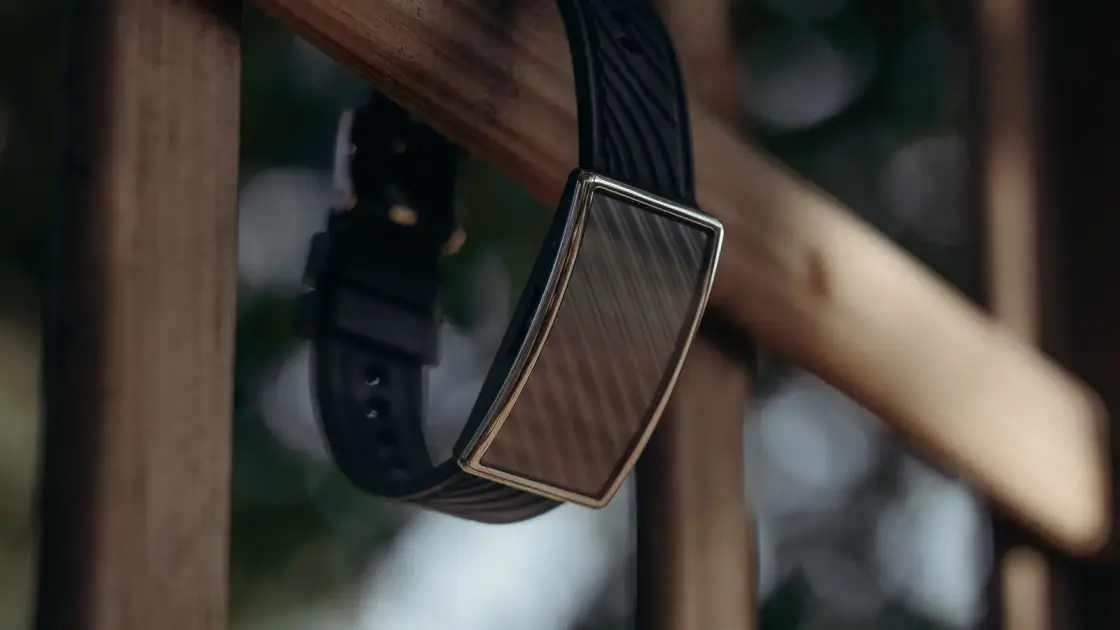Apple’s screenless fitness tracker might someday replace your Apple Watch