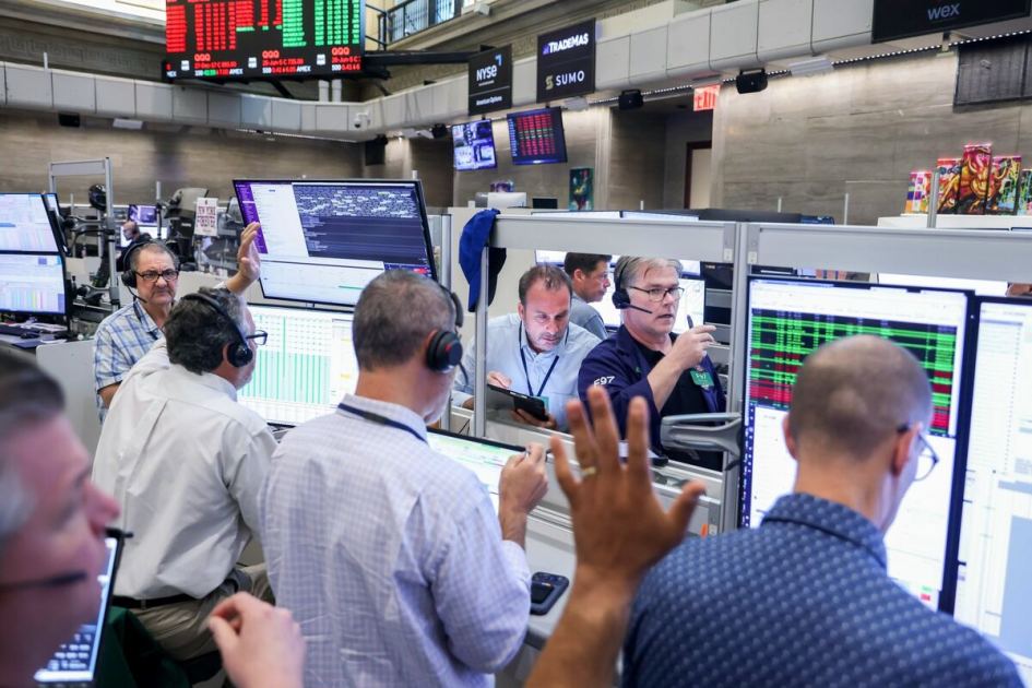 Stock Losses Build as AI Rally Cools, Oil Jumps: Markets Wrap