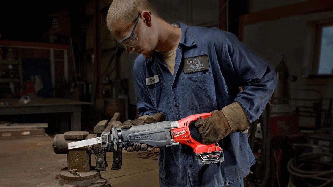 Skip Milwaukee's full prices: Free batteries come with these combos and tool-only deals