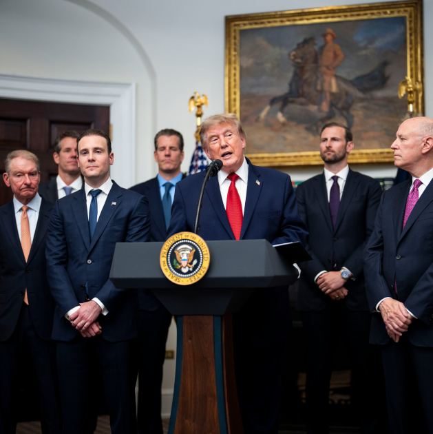 Trump, Who Has Amassed Enormous Wealth in Crypto, Hosts Industry Leaders