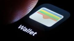 UK asks Apple to widen access to its payment tech 