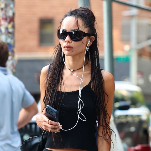  How to Spot a Cool NYC Girl in 2026: This Skirt Trend With These Flats 