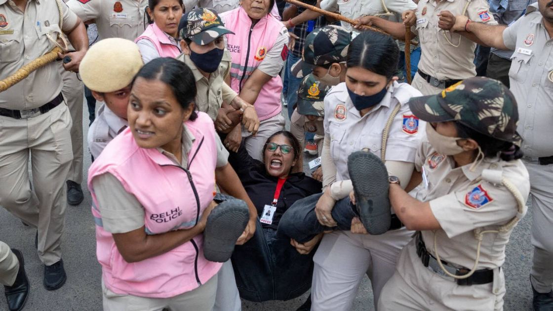 Don't detain peaceful protesters, says SC; hundreds still taken away on Day 2