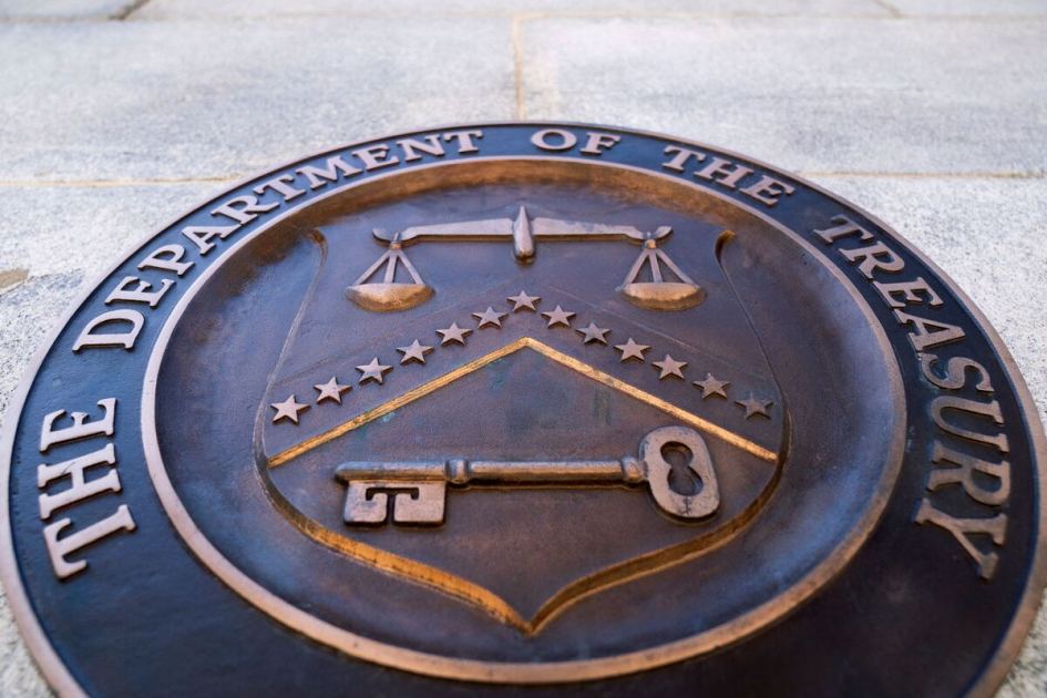 US Treasuries Extend Fall as Traders Slash Fed Rate-Cut Bets