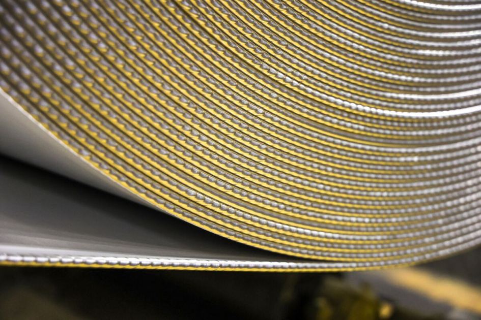 Aluminum Jumps as Iran Conflict Puts Middle East Supply at Risk