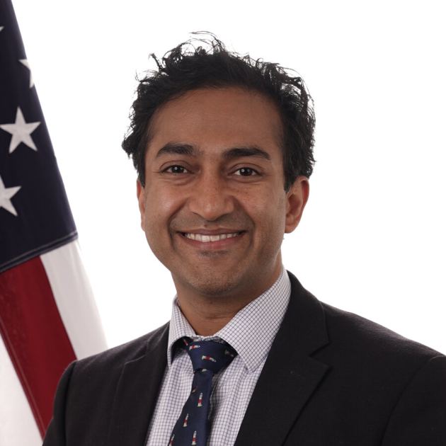 Divisive F.D.A. Vaccine Regulator Is Resigning