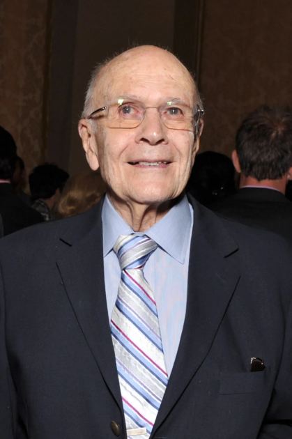 Dixon Dern, Influential Entertainment Lawyer, Dies at 97