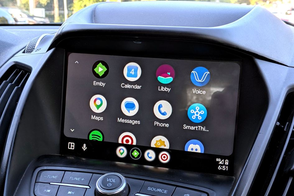I built 3 custom MacroDroid automations that Android Auto should offer by default