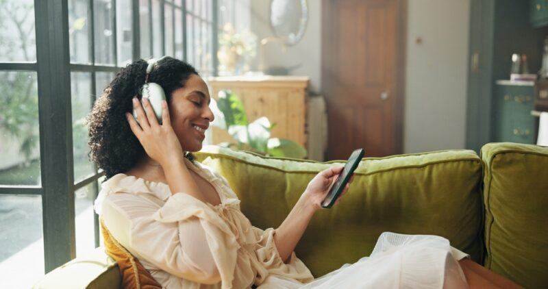 Podcast Audience Engagement For L&D Professionals: How To Turn A Podcast Into A Community-Building Engine For Learning
