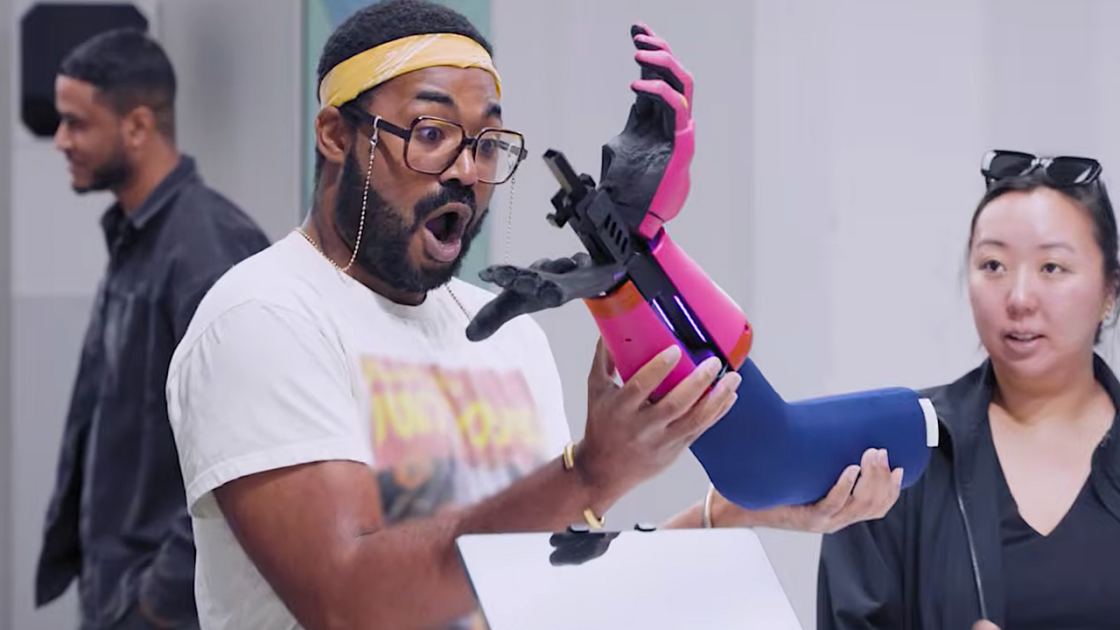  Sci-fi shooter 'Marathon' comes to life in hilarious marketing prank (video) 