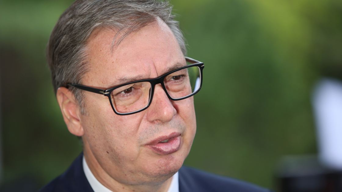 Президент Сербії Вучич подав у відставку