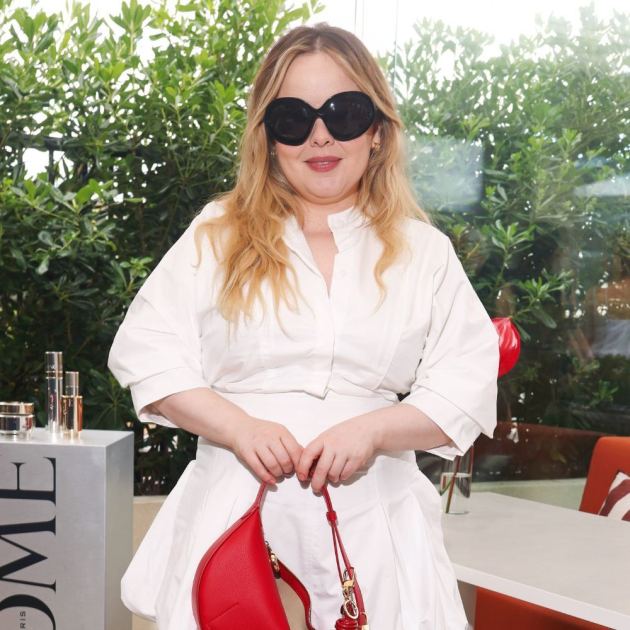  Hold the Sandals—This is the Petite-Girl-Approved Shoe Trend to Wear With Dresses Now 
