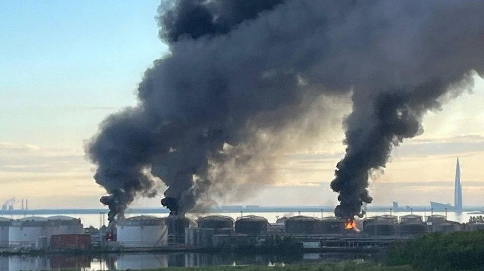 Атака БпЛА на російський Санкт-Петербург: соцмережі повідомляють про пожежу