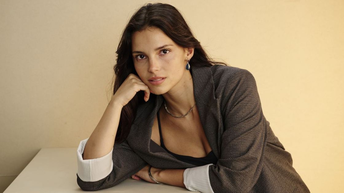  Before Obsession, Inde Navarrette was streaming her Call of Duty killstreaks with the type of unbothered grace I can only dream of 