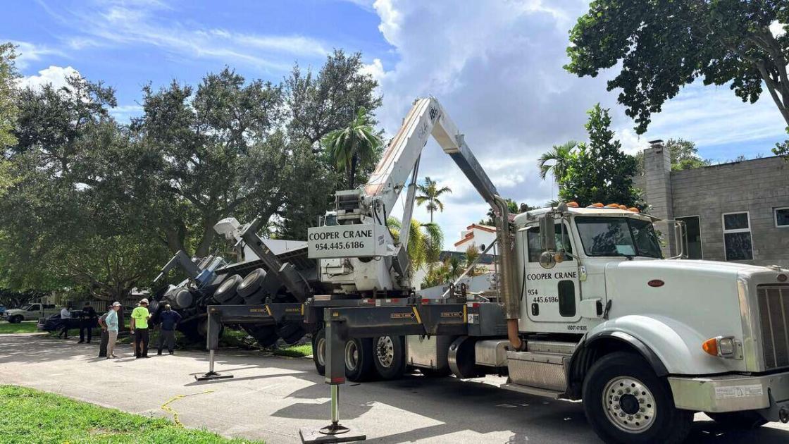 Crane falls over while trying to right fallen crane