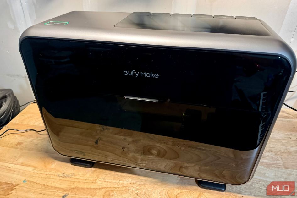 Professional UV printing finally fits on a desk, for a price