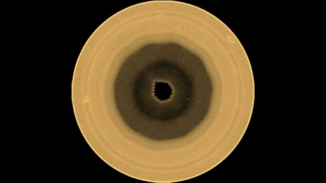  Astronomers discover mysterious 10-sided cloud structure at Saturn's south pole 