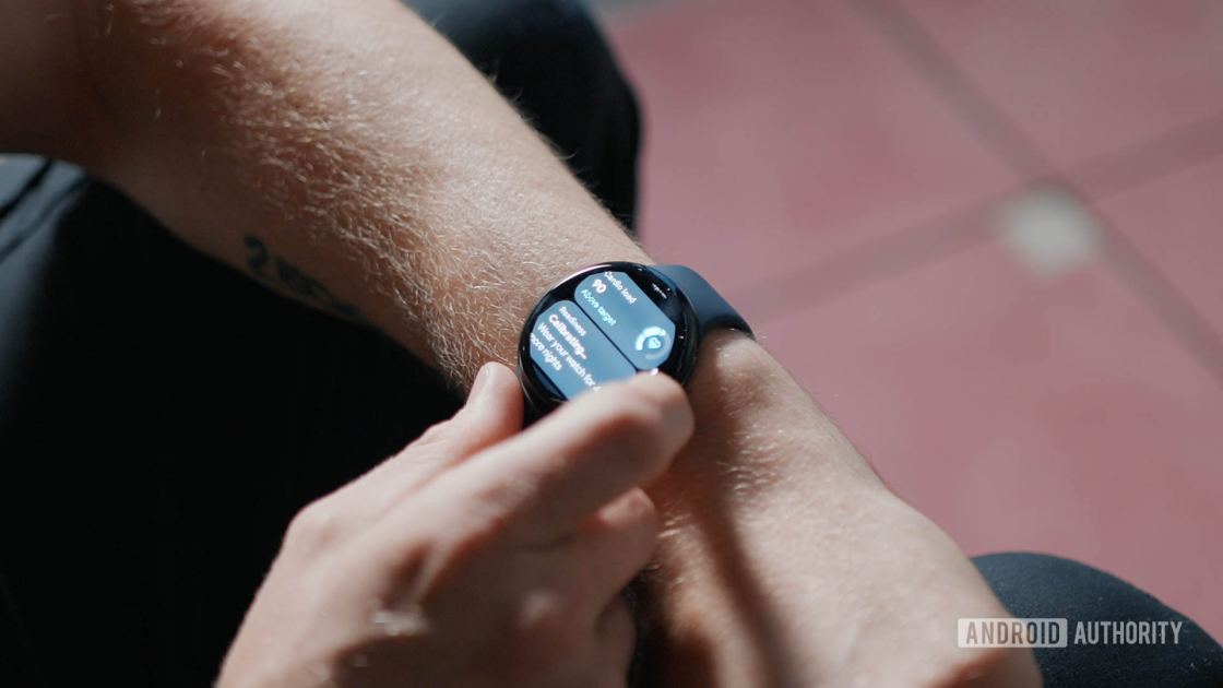 The Samsung Browser app on Wear OS now lets you download images and GIFs