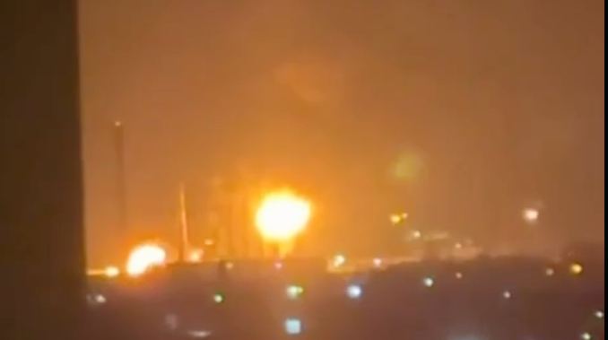 У Росії дрони атакували Афіпський НПЗ та порт "Кавказ": спалахнули пожежі