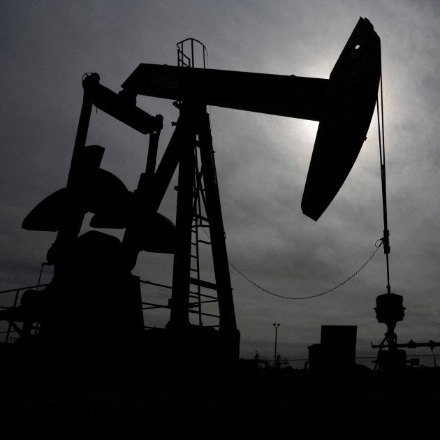 Oil Falls, Stocks Rise as Trump Signals Iran Peace Deal Takes Shape