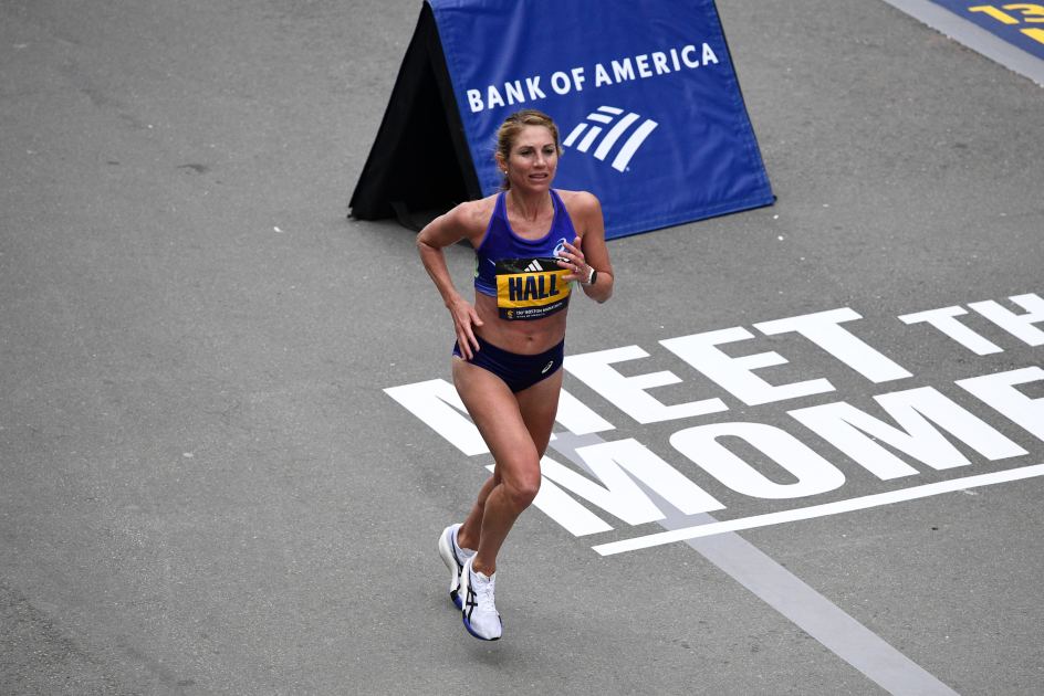 Sara Hall Turns Recovery Miles Into Sing-Alongs. It’s the Hack You Need to Nail Your Easy Runs.