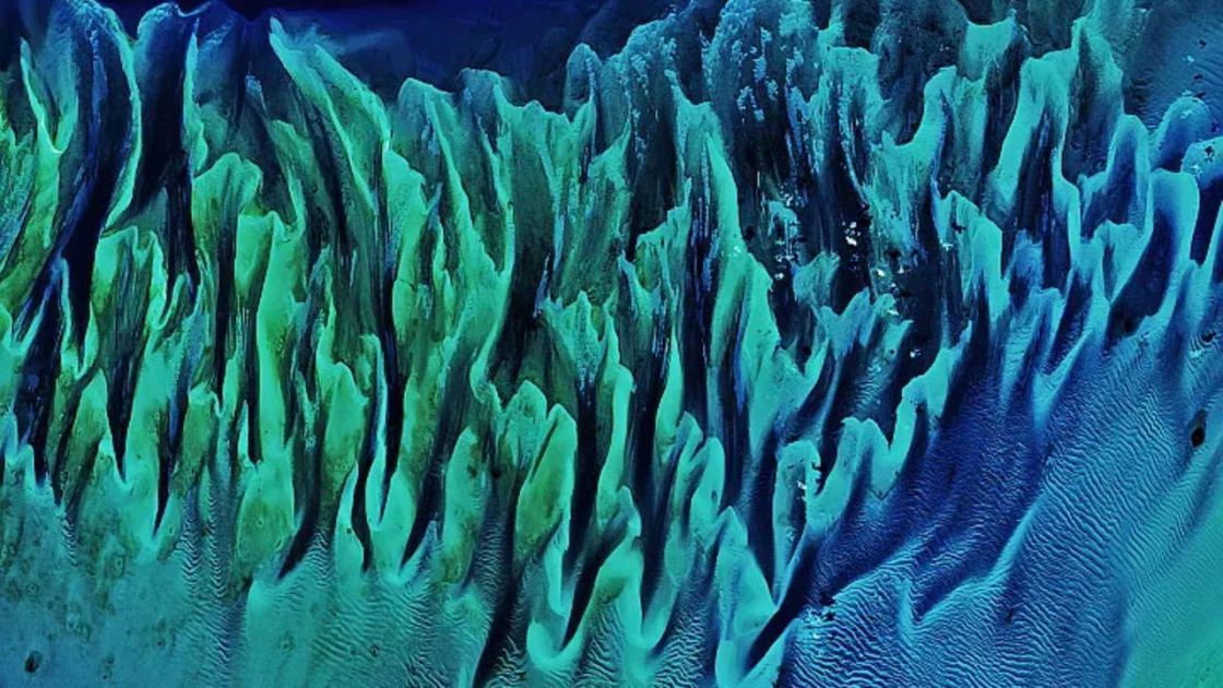  Colorful 'painting-like' ripples cover an ancient seafloor structure the Bahamas — Earth from space 
