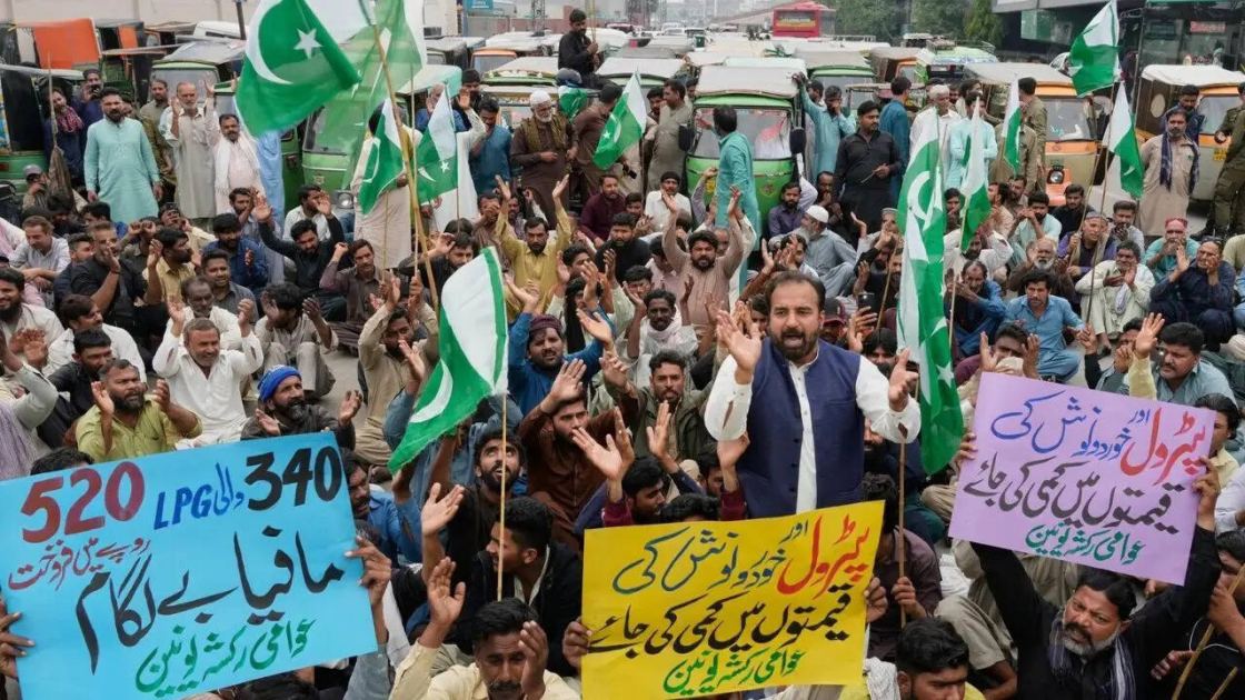 'No strategic oil reserves like India': Pakistan admits vulnerability as fuel crisis deepens