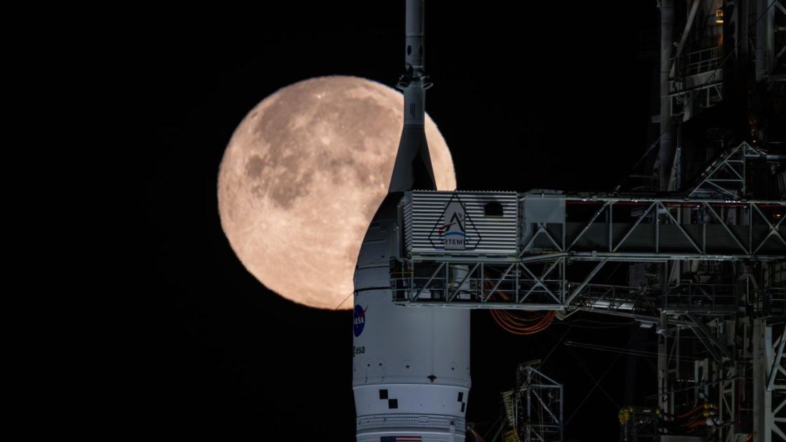  Watch NASA roll Artemis 2 moon rocket off launch pad on Feb. 25 to deal with glitch 