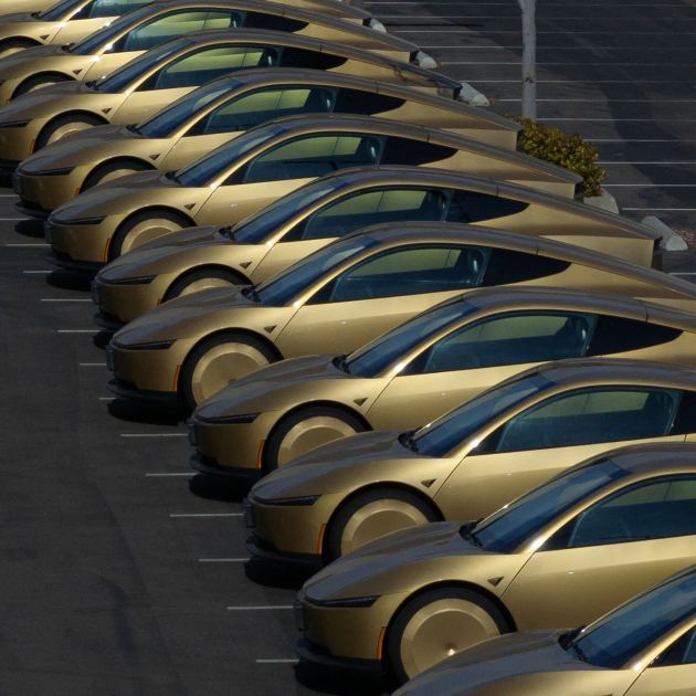 Tesla Begins Offering Rides in a Car Without a Steering Wheel