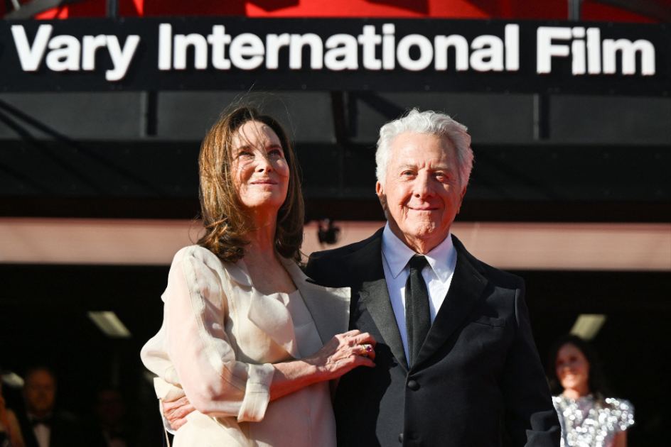 Dustin Hoffman Says America Is as ‘Divided’ as During Vietnam War … and Jokes He Is Still Trying to Figure Out Who He Is