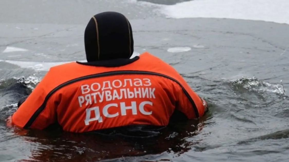 ДСНС провела унікальну підводну спецоперацію, щоб повернути тепло киянам