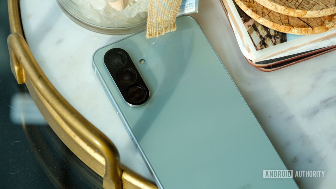 My theory about the Galaxy S26 design was right, but I’m worried it’s not enough