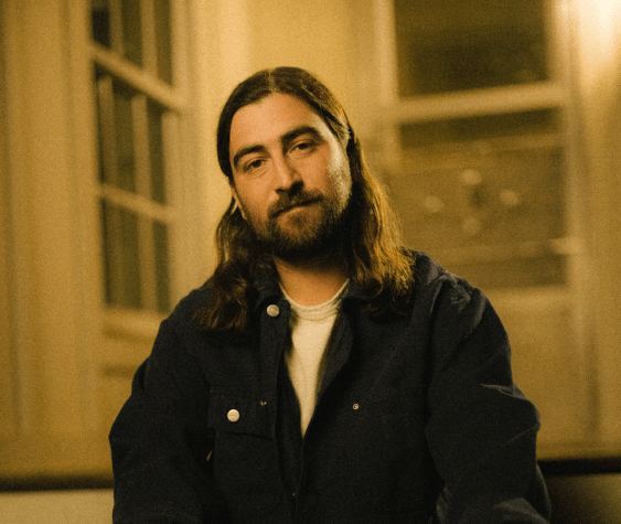 Noah Kahan’s Not-That-Unlikely Everyman Stardom