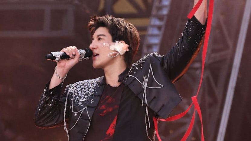 Mandopop star Wang Leehom falls on stage, finishes concert before going to hospital for 39 stitches