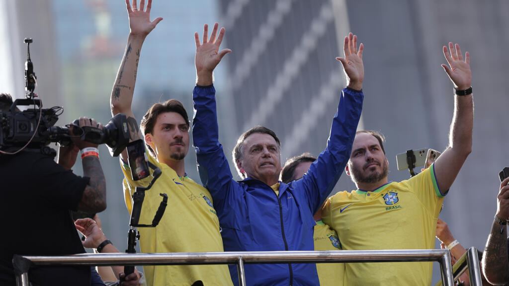 'Banking on a national brand': Bolsonaro sons Carlos, Jair Renan run for power in Brazil's south