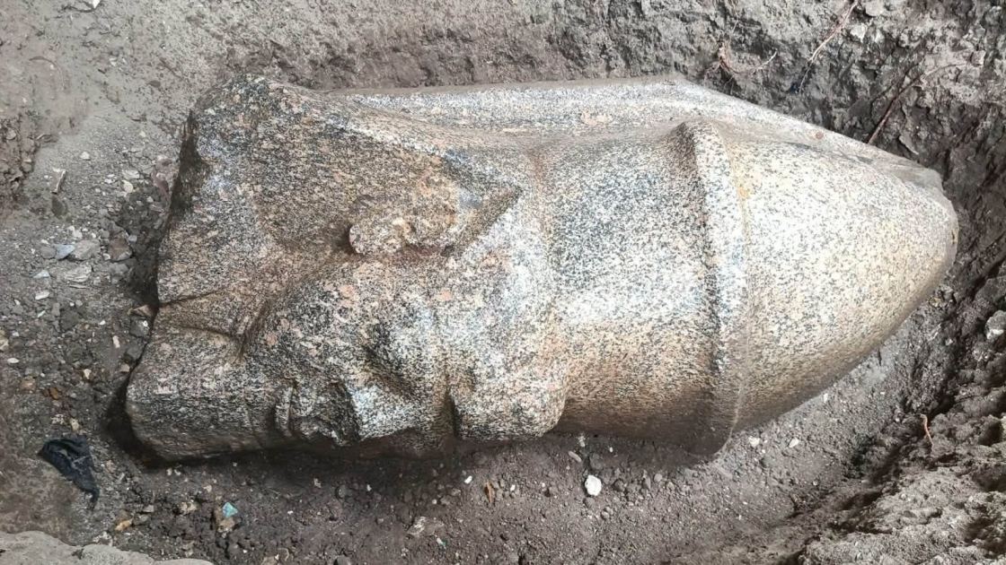  2 giant Ramesses II statues, one wearing a double crown, discovered by man in Egypt 
